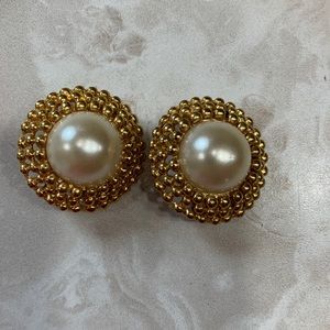 Vintage Gold Tone Clip On Earrings